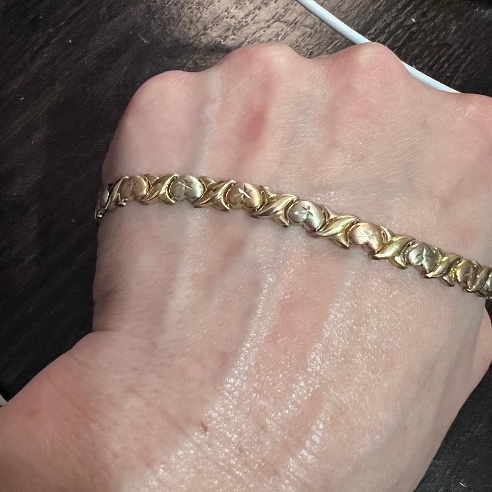 Heart and X bracelet that goes with all precious metals.